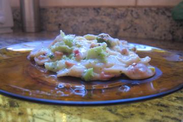Macarrão com brócolis e bacon gratinado