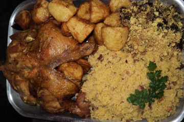 Frango à moda caipira ,com batatas e arroz
