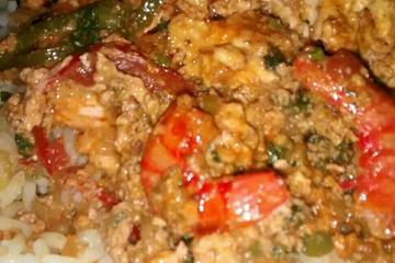 Moqueca de ovo com mamão verde e camarão