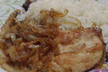 Filé de frango acebolado