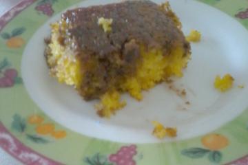 Bolo de cenoura fofinho com cobertura de chocolate