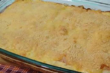 Lasanha de pão e molho branco