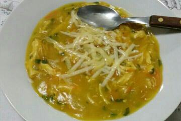 Sopa de batata baroa, frango e curry