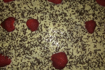 Bolo de chocolate e calda de chocolate