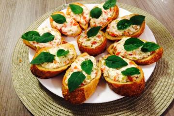 Brusqueta com queijo cottage