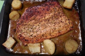 Salmão ao molho de maracujá