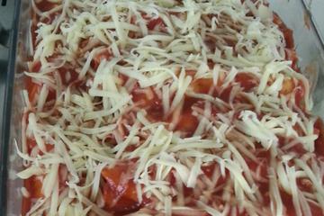 Panqueca com recheio de carne moída e mussarela