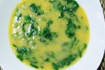 Sopa de grão-de-bico com espinafre