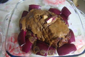 Carne de panela ao molho de cebola