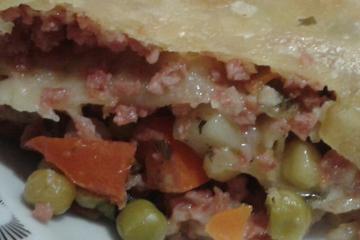 Rocambole  de massa de pastel