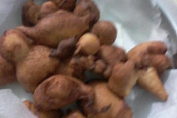Bolinho de chuva com bananas