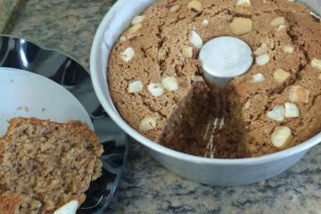 Bolo de banana, canela e castanha integral