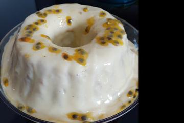 Bolo de gelatina de maracujá