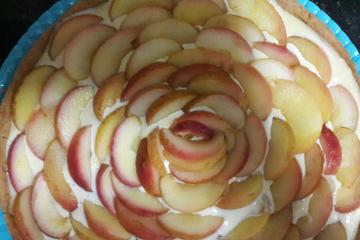 Torta de maçã caramelizada com castanha-do-pará e mousse de leite condensado cozido