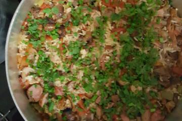 Arroz carreteiro delícia (com sobras de churrasco)
