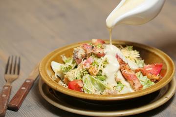 Salada simples com molho