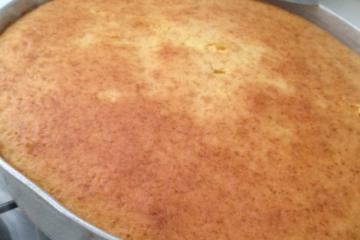 BOLO DE LARANJA SEM OVO - Receita de bolo simples para o café 