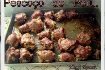 Pescoço de peru ao forno com pirão