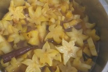Doce de carambola em caldas