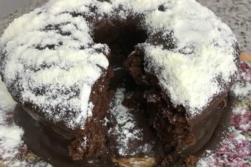 Bolo de chocolate com creme de café com chocolate