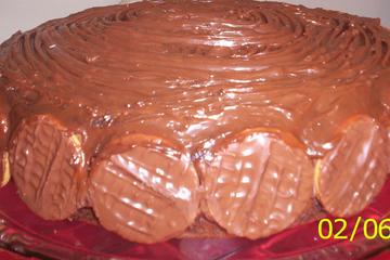 Bolo com recheio de chocolate branco