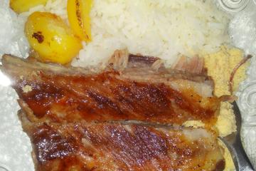 Costela de porco com molho barbecue