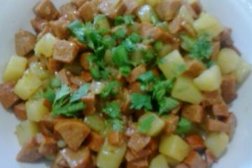 Salsicha com batatas