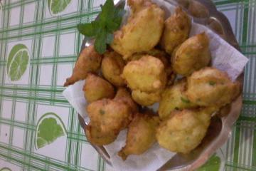 Bolinho de mandioca e calabresa