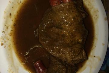 Carne recheada ao molho madeira