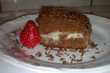 Bolo de chocolate com morango