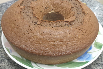 Bolo de chocolate e calda de chocolate