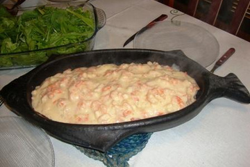 Salmão ao molho branco de camarão