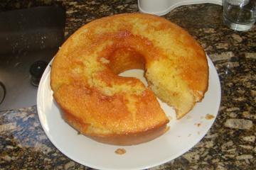 Bolo úmido de laranja