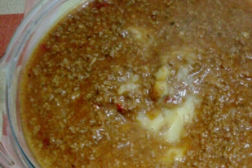 Polenta com molho de carne moída