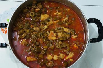 Frango com quiabo