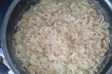 Macarronada de sardinha e molho branco