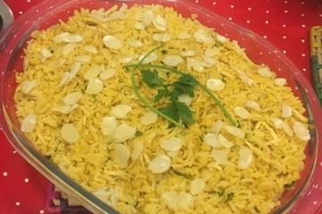 Arroz com frango e amêndoas