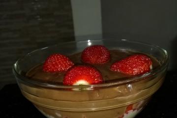Doce sedução morango e chocolate meio amargo
