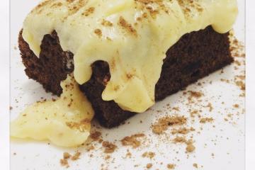Bolo de Oreo com cobertura de leite em pó