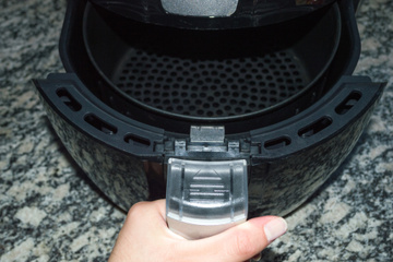 Como fazer a cura da airfryer: aprenda o jeito certo de usar a fritadeira elétrica pela primeira vez