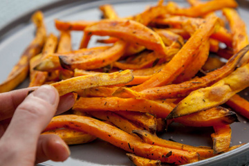 Troquei a batata frita por cenoura na airfryer e até meus filhos aprovaram essa receita que fica pronta em 20 minutinhos