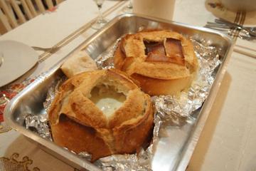 Fondue de queijo no pão italiano