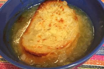Sopa de cebola gratinada