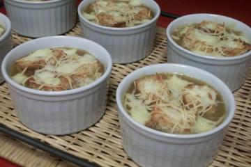 Sopa de cebola gratinada