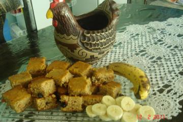 bolo de banana com frutas cristalizadas