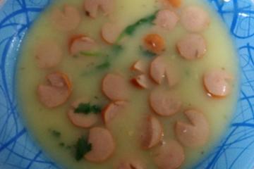 Sopa de batata simples com calabresa