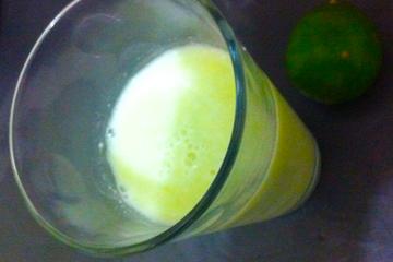Suco de erva-cidreira