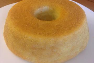 Bolo de fubá com coco