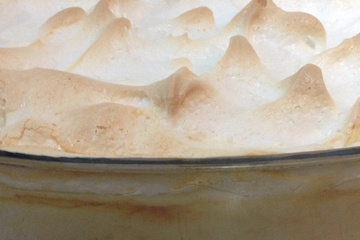 Torta de banana com creme e suspiro do Marcelo