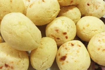Biscoito de polvilho azedo com queijo
